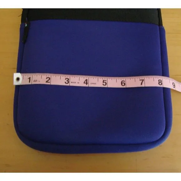 Travelocity Neoprene Padded Tablet Carrying Case - Picture 9 of 11